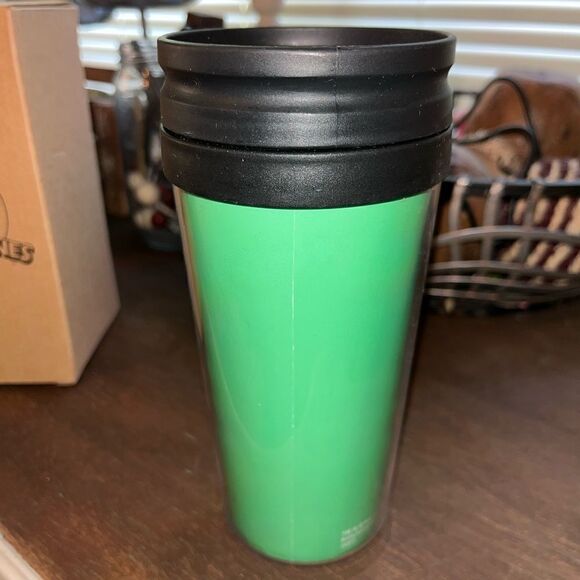 1990’s TAZ Travel Mug Cup Looney Tunes Twist On Lid*TASMANIAN Devil* NIB - Picture 2 of 5